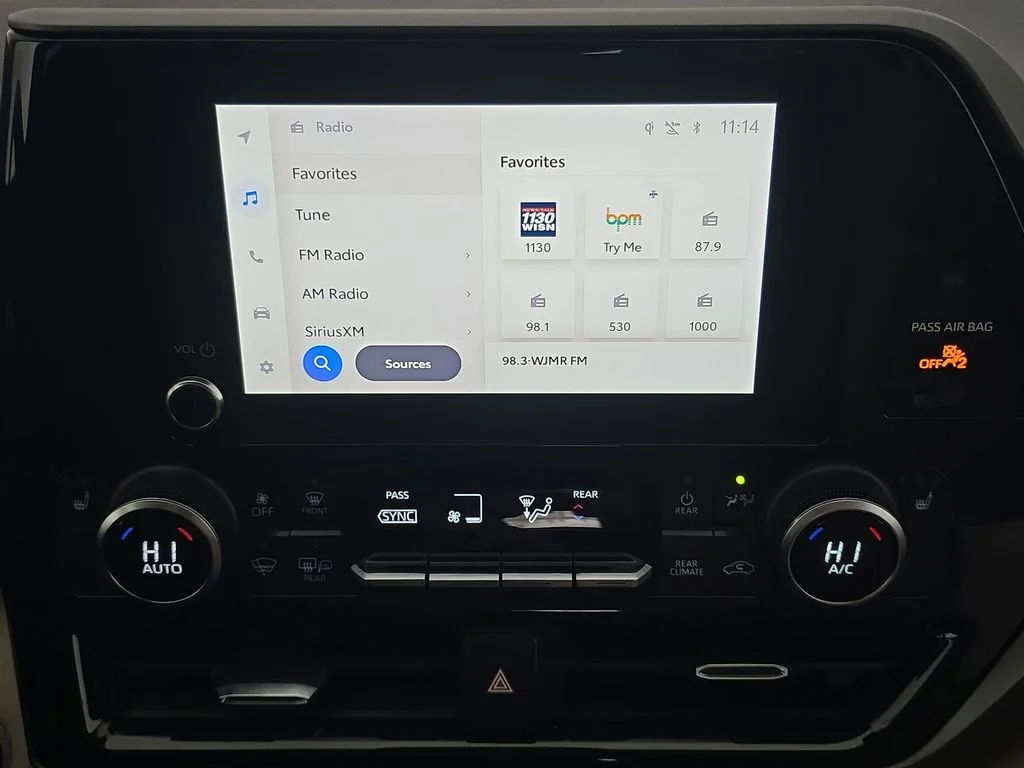 Used 2024  Toyota XLE image 27