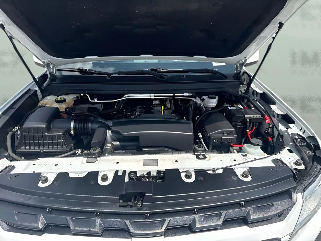 Used 2022 White Chevrolet LT image 22