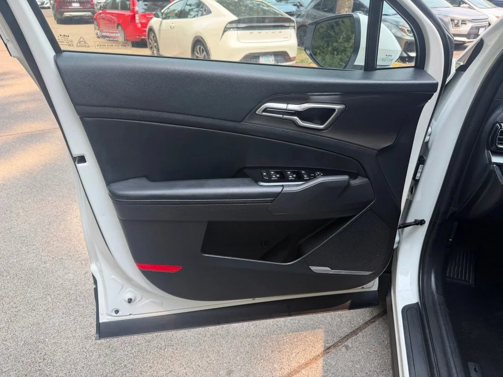Certified Used 2025 Snow White Pearl Kia EX image 10