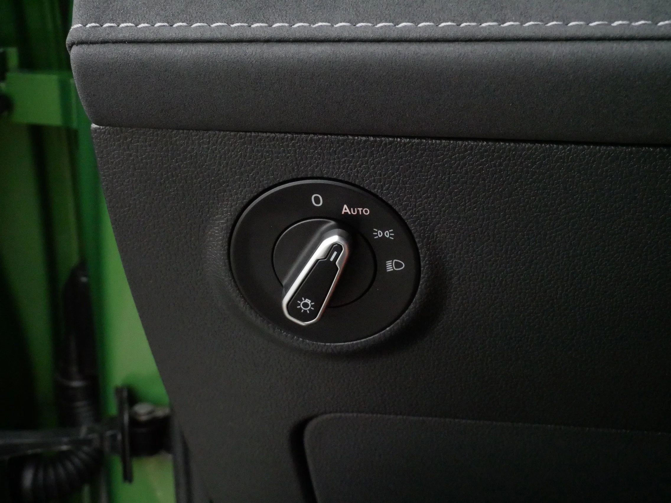 Certified Used 2025 Bright Moss Green Metallic/Deep Black Roof Volkswagen SE Black image 27