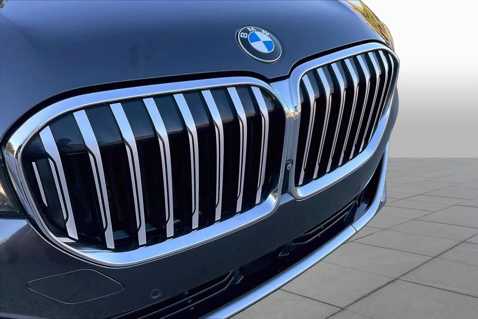 Used 2022 Dark Graphite Metallic BMW 750i xDrive image 31
