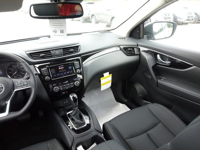 Used 2019 Gun Metallic Nissan SL image 8