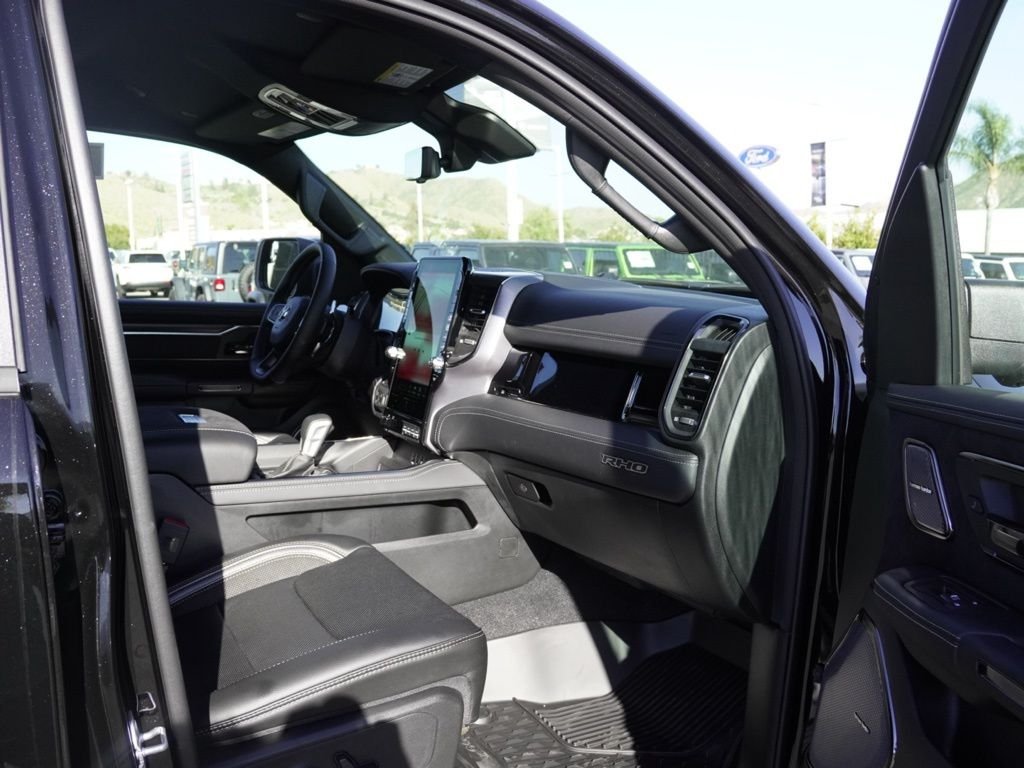 New 2026 Diamond Black Crystal Pearl-Coat Exterior Paint RAM RHO image 22