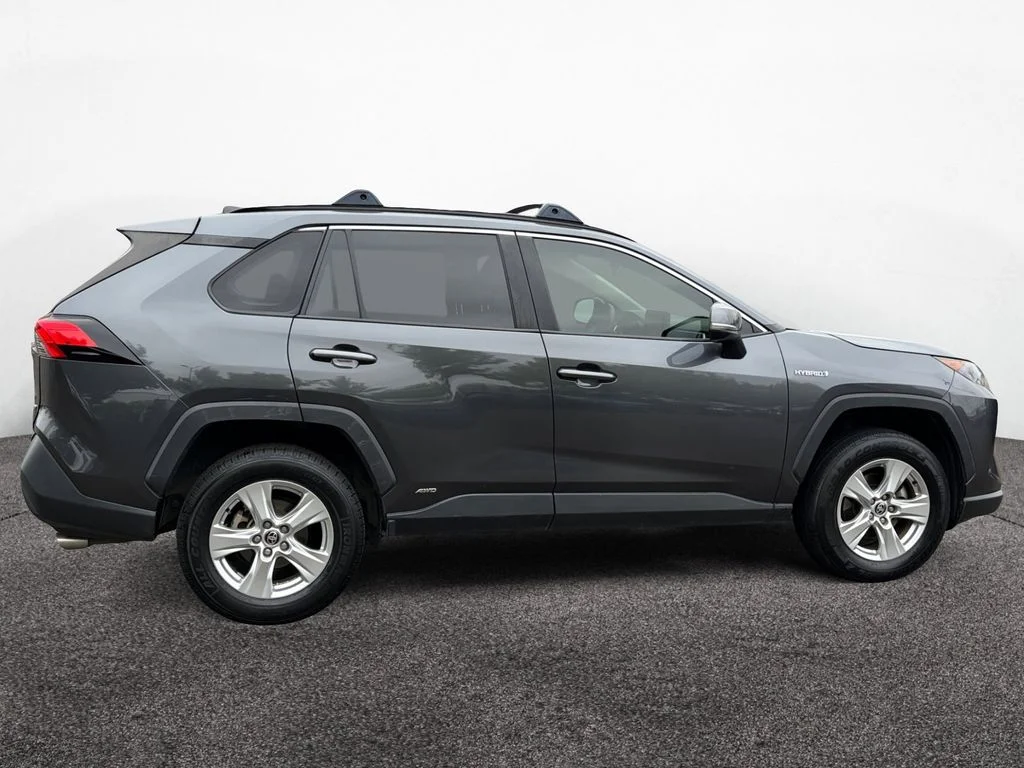 Used 2020 Gray Toyota LE image 6