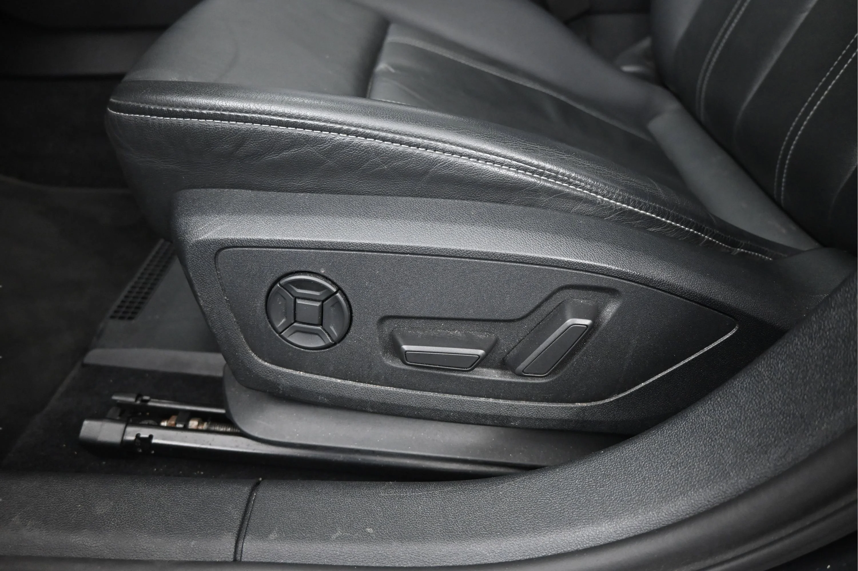Used 2023 Manhattan Gray Metallic Audi Premium image 10