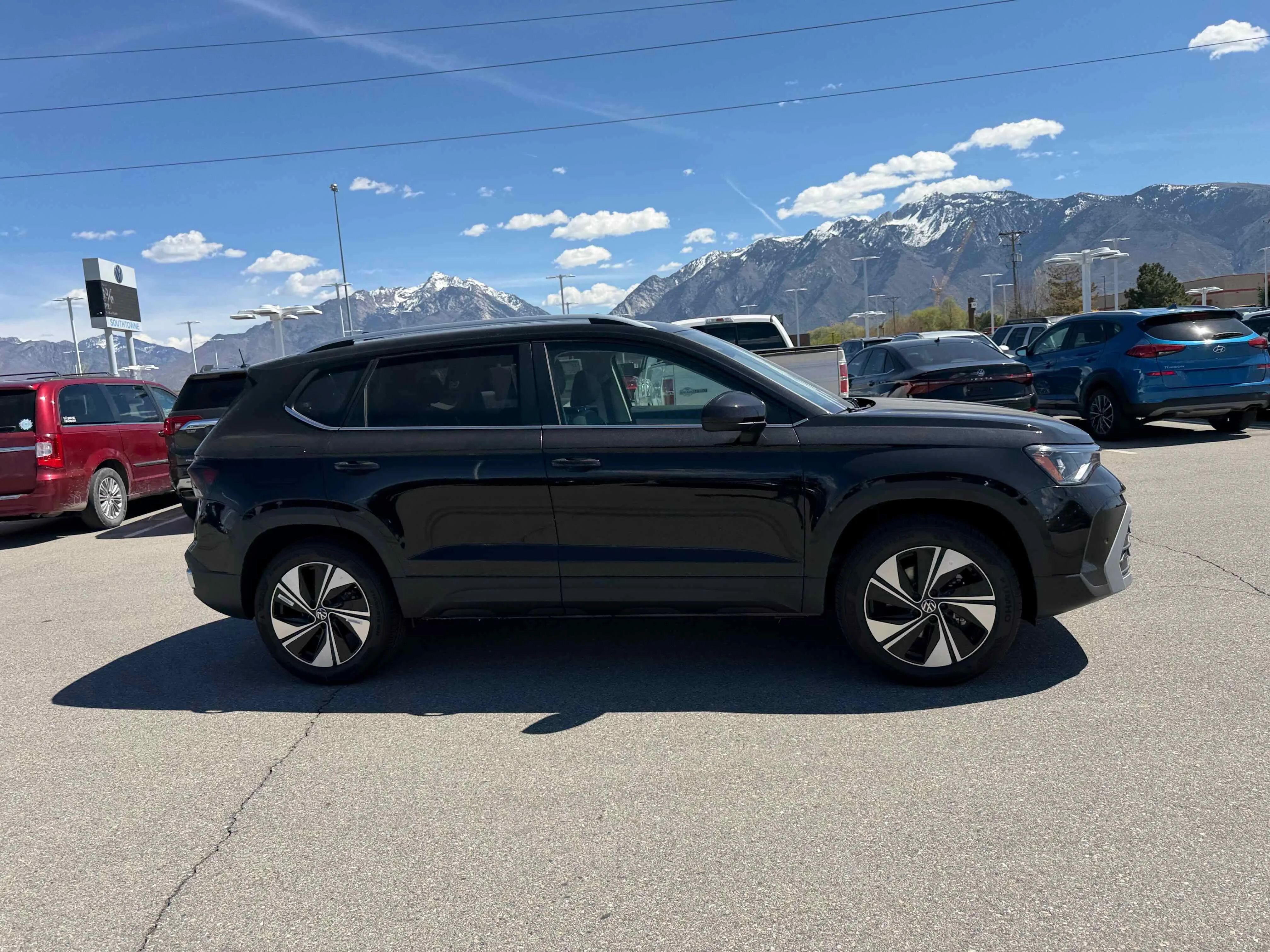 New 2026 Deep Black Volkswagen SE image 8