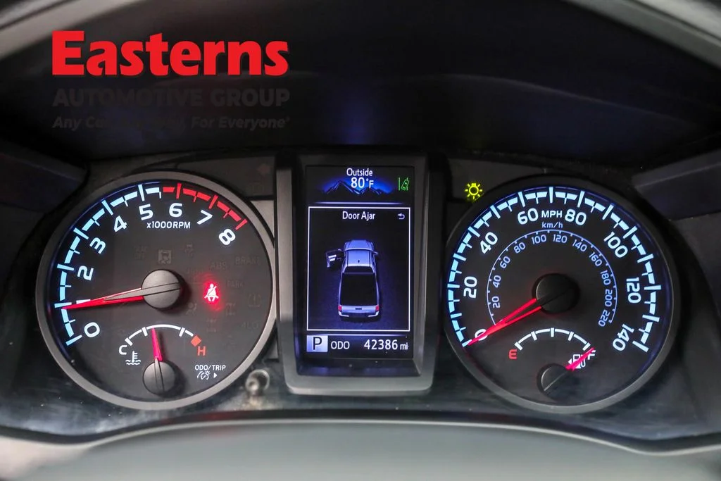 Used 2020 White Toyota SR image 17