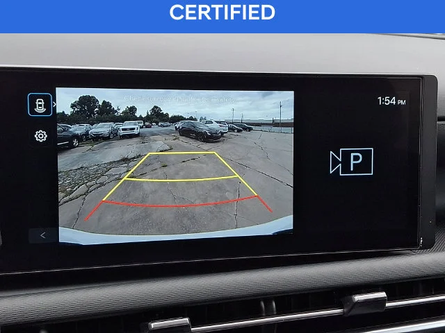 Used 2025 White Hyundai SEL image 24