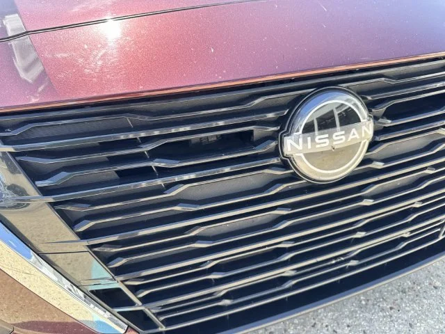Used 2025 Red Nissan 2.5 SV image 4