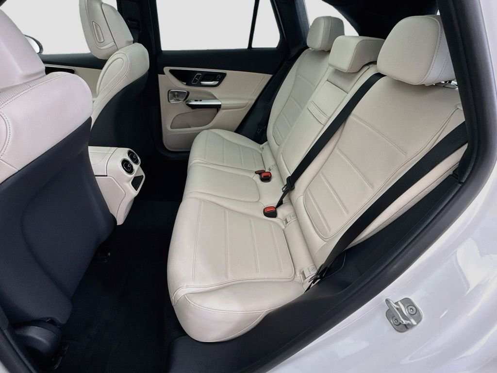New 2027 Moonlight White Metallic Mercedes-Benz GLC 300 image 21