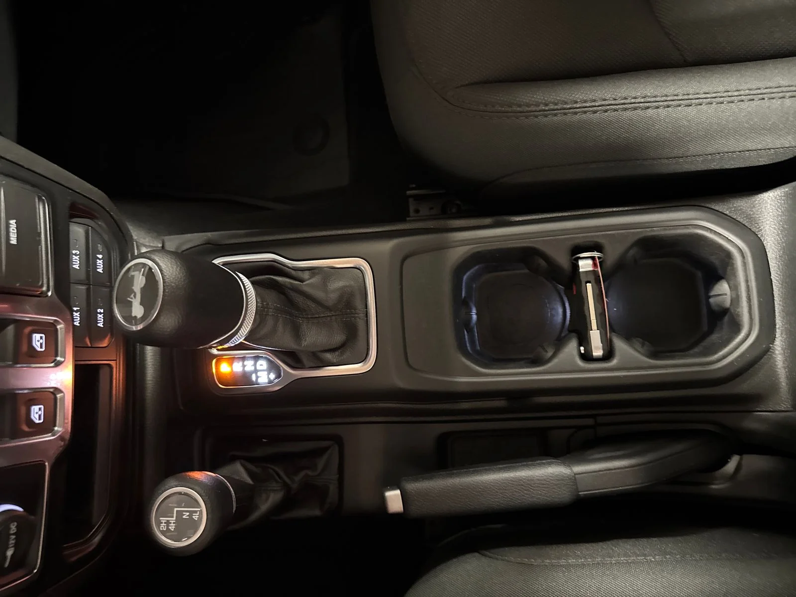 Used 2022 Crystal Metallic Jeep Sport S image 23