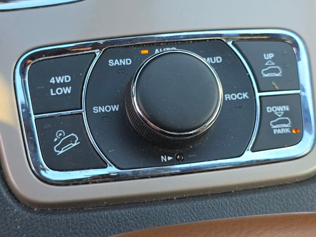 Used 2017 Bright White Clearcoat Jeep Summit image 34