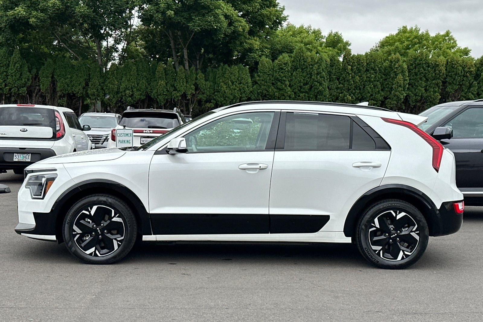 Certified Used 2023 White Kia Wind image 7
