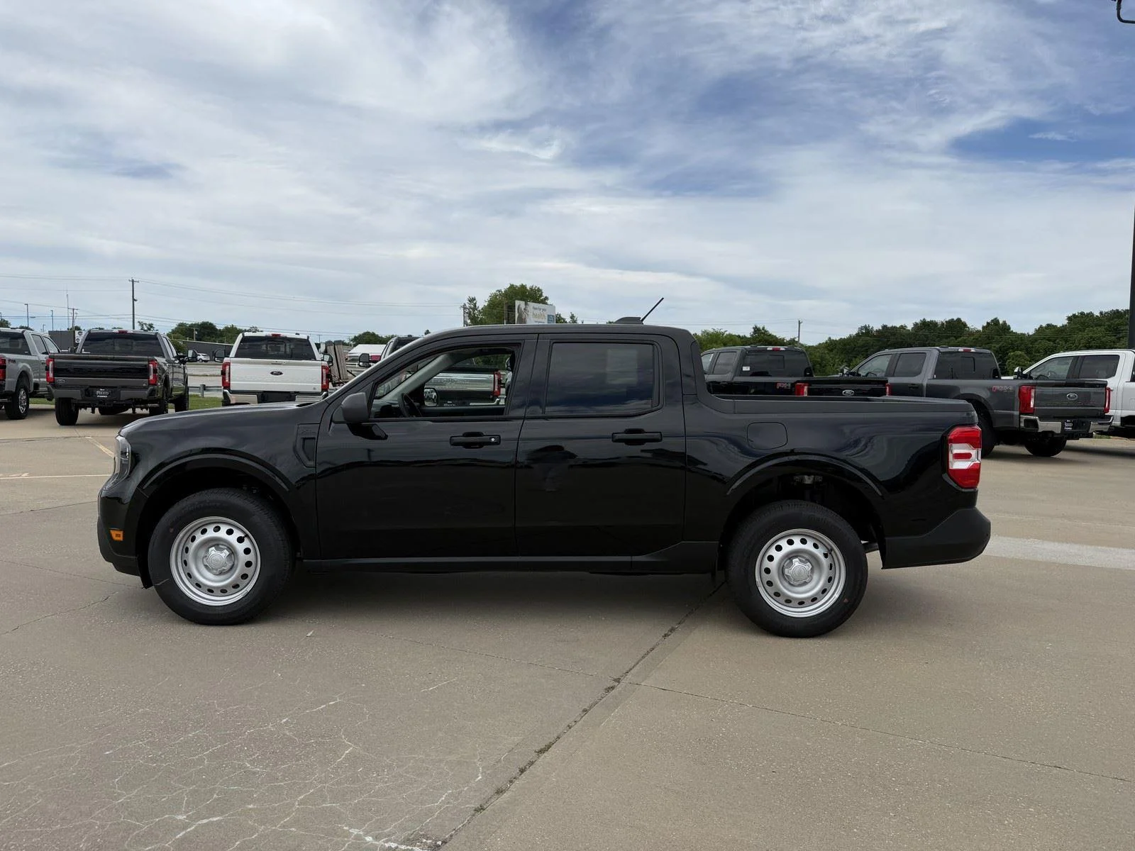 New 2026 Shadow Black Ford XL image 5