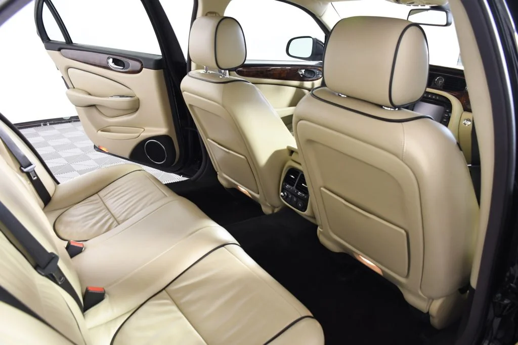 Used 2009 Ebony Jaguar L image 29