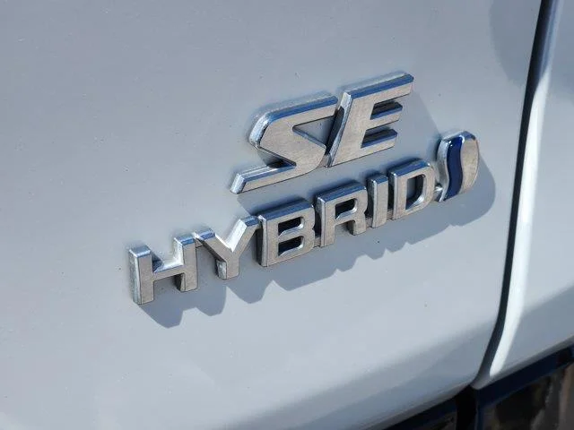 Used 2024 Wind Chill Pear Toyota SE image 11