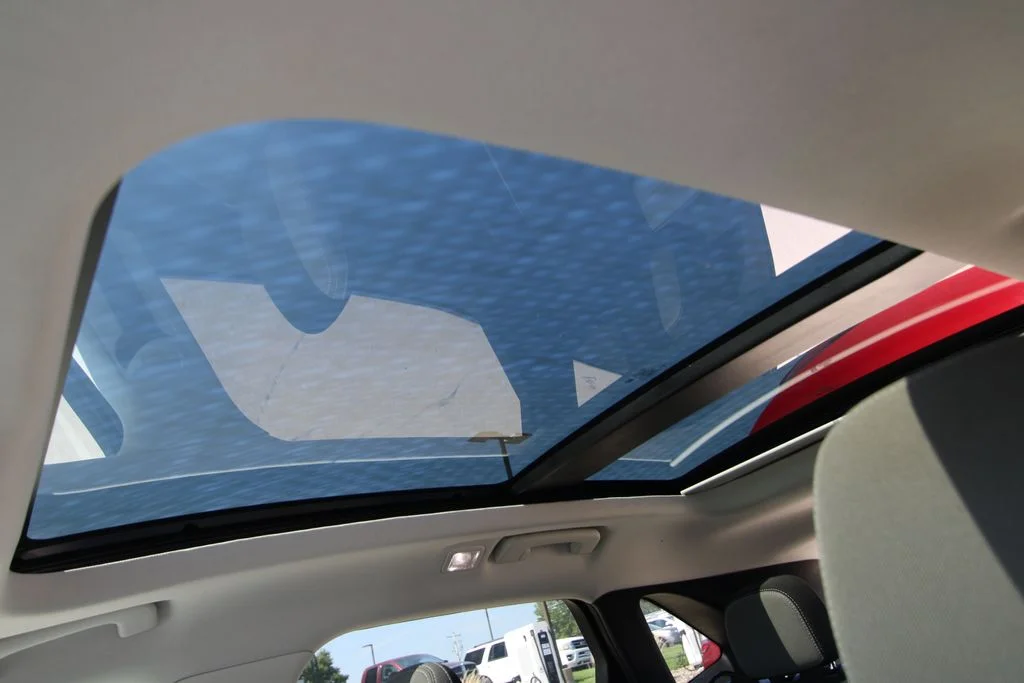Used 2021 Red Ford SE image 11