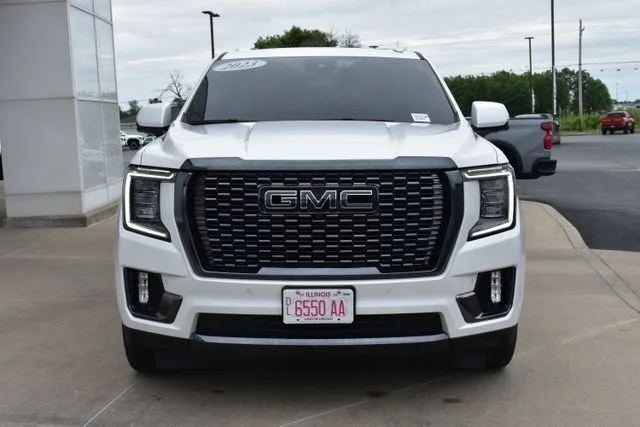 Used 2023 White GMC Denali Ultimate image 3