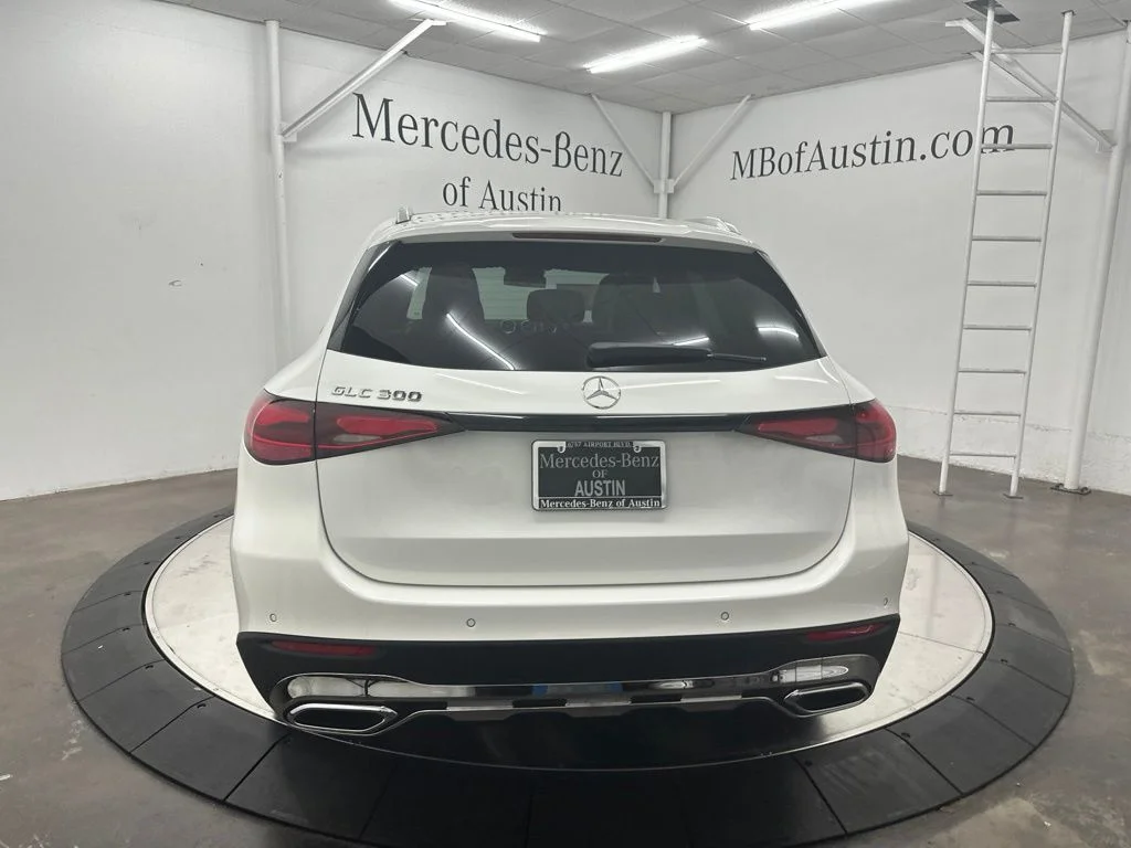 New 2027 White Mercedes-Benz GLC 300 image 6