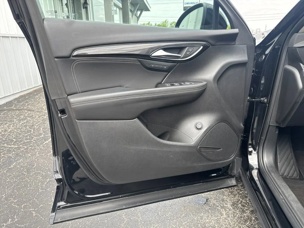 Used 2023 Ebony Twilight Metallic Buick Essence image 14