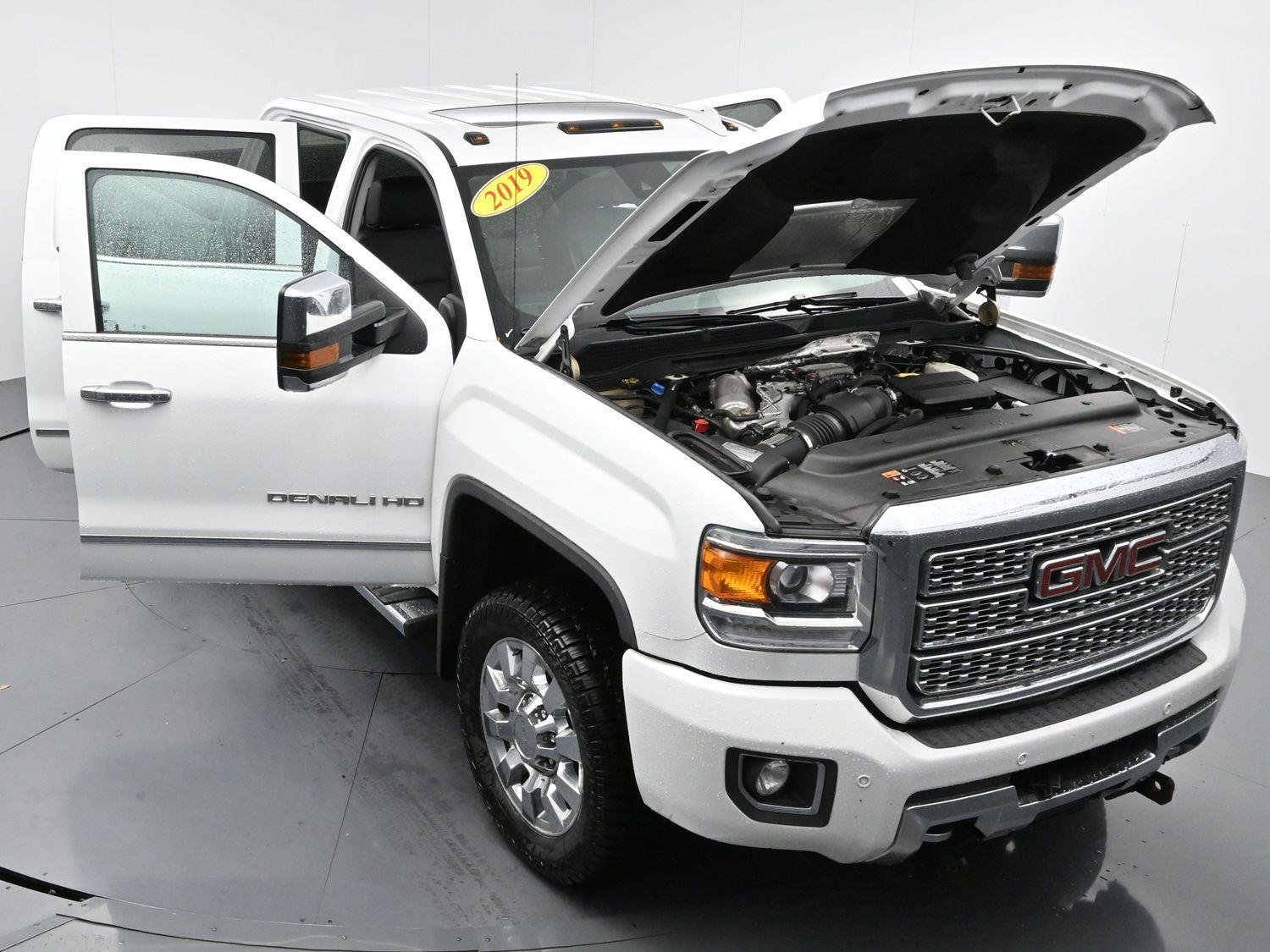 Used 2019 Summit White GMC Denali image 42