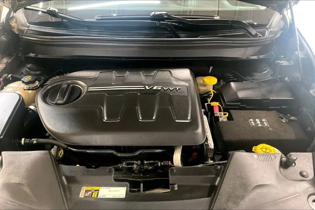 Used 2016 Black Jeep Trailhawk image 9