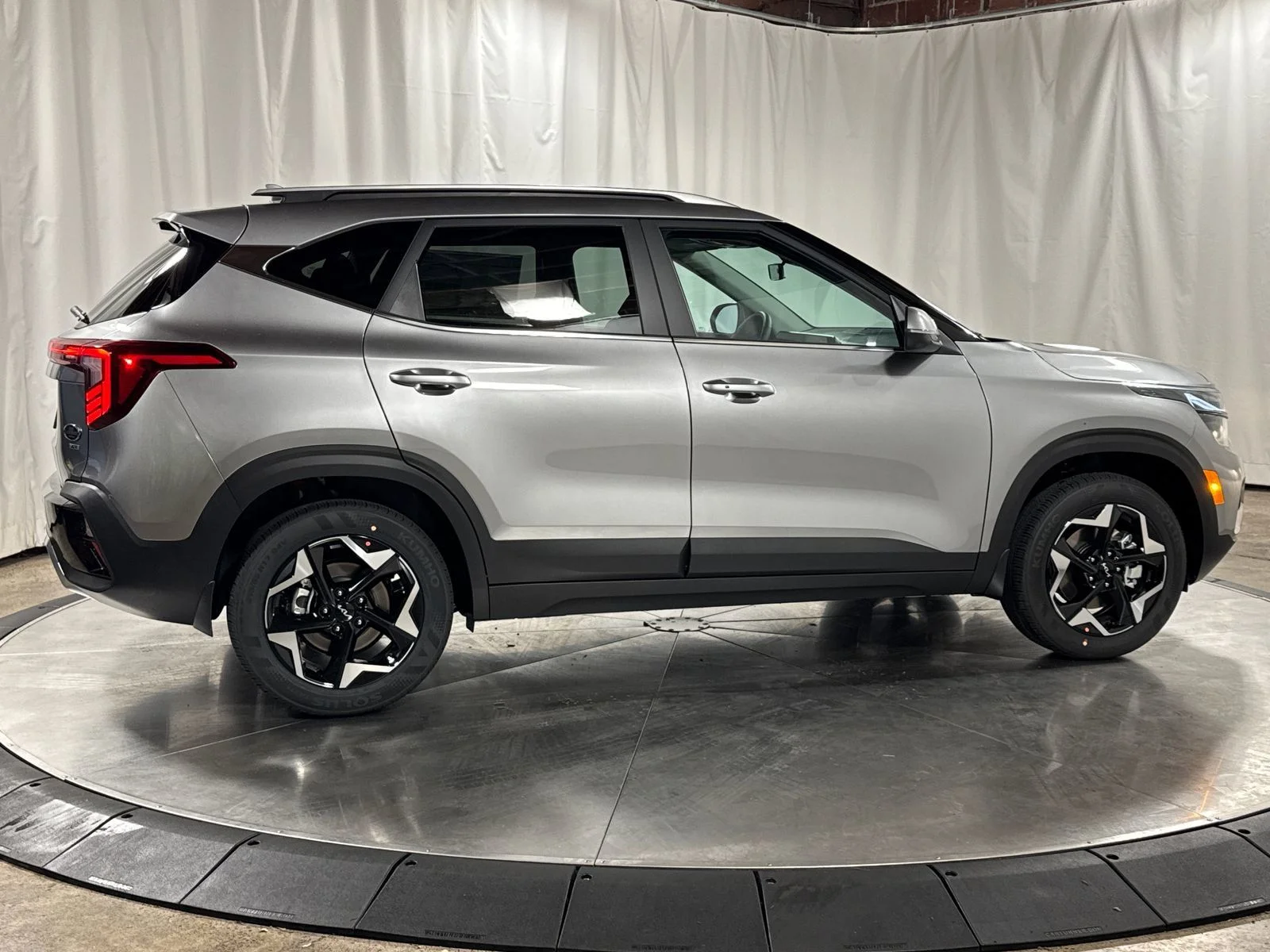 New 2026 Steel Gray Kia EX image 12