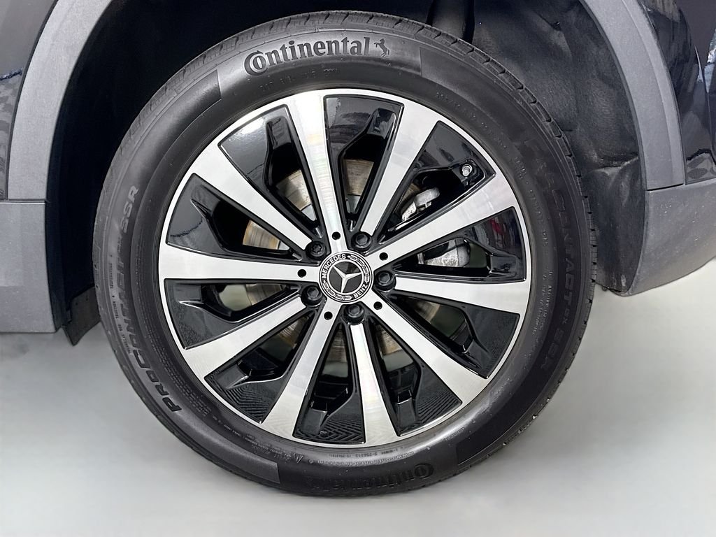 Used 2022 Black Mercedes-Benz GLA 250 image 31