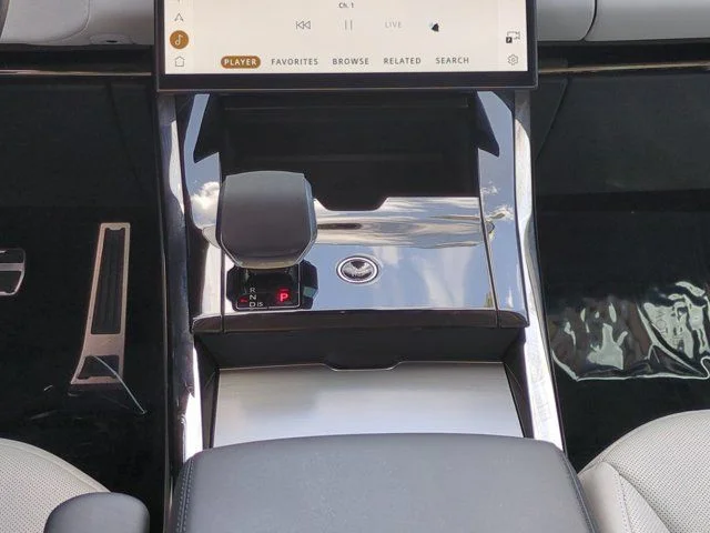 Used 2024 Red Land Rover Dynamic SE image 18
