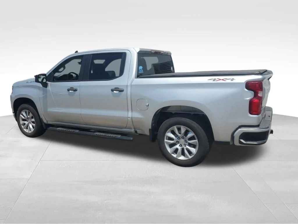 Used 2019 Silver Chevrolet Custom image 3