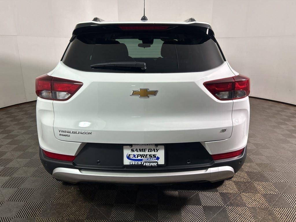 Used 2025 Summit White Chevrolet LT image 7
