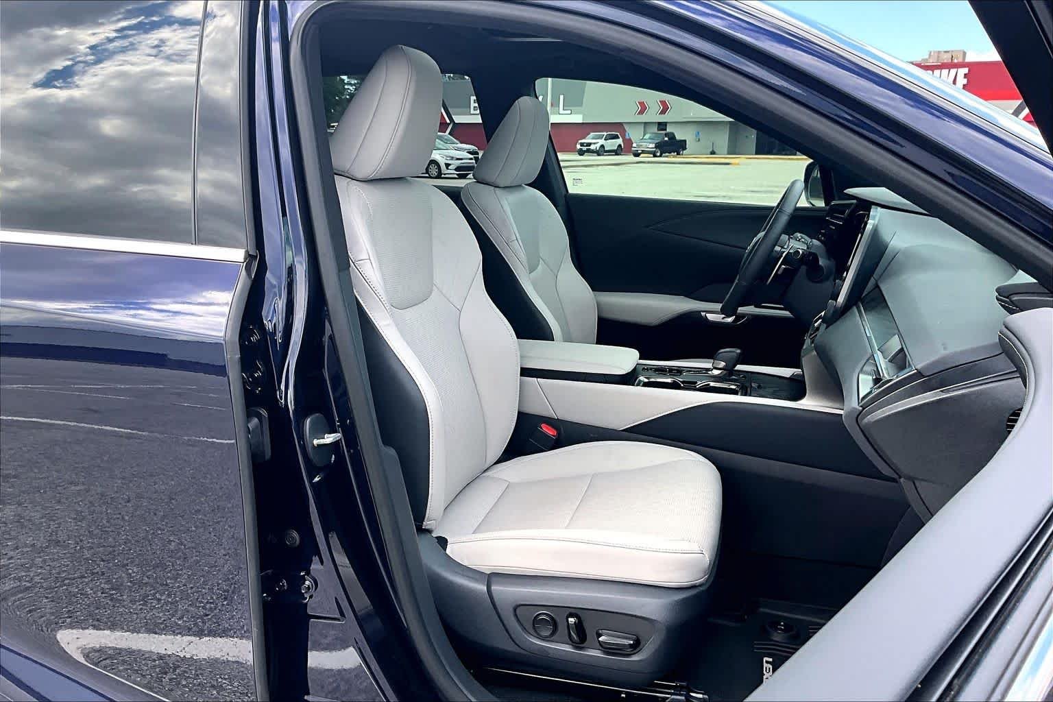 Used 2025 Nightfall Mica Lexus Premium Plus image 9