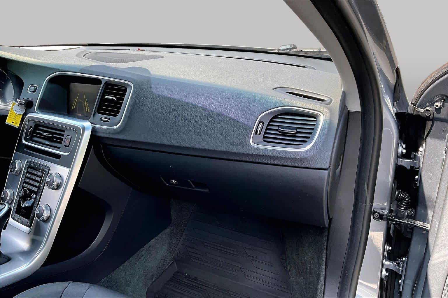 Used 2017 Osmium Grey Metallic Volvo Inscription image 19
