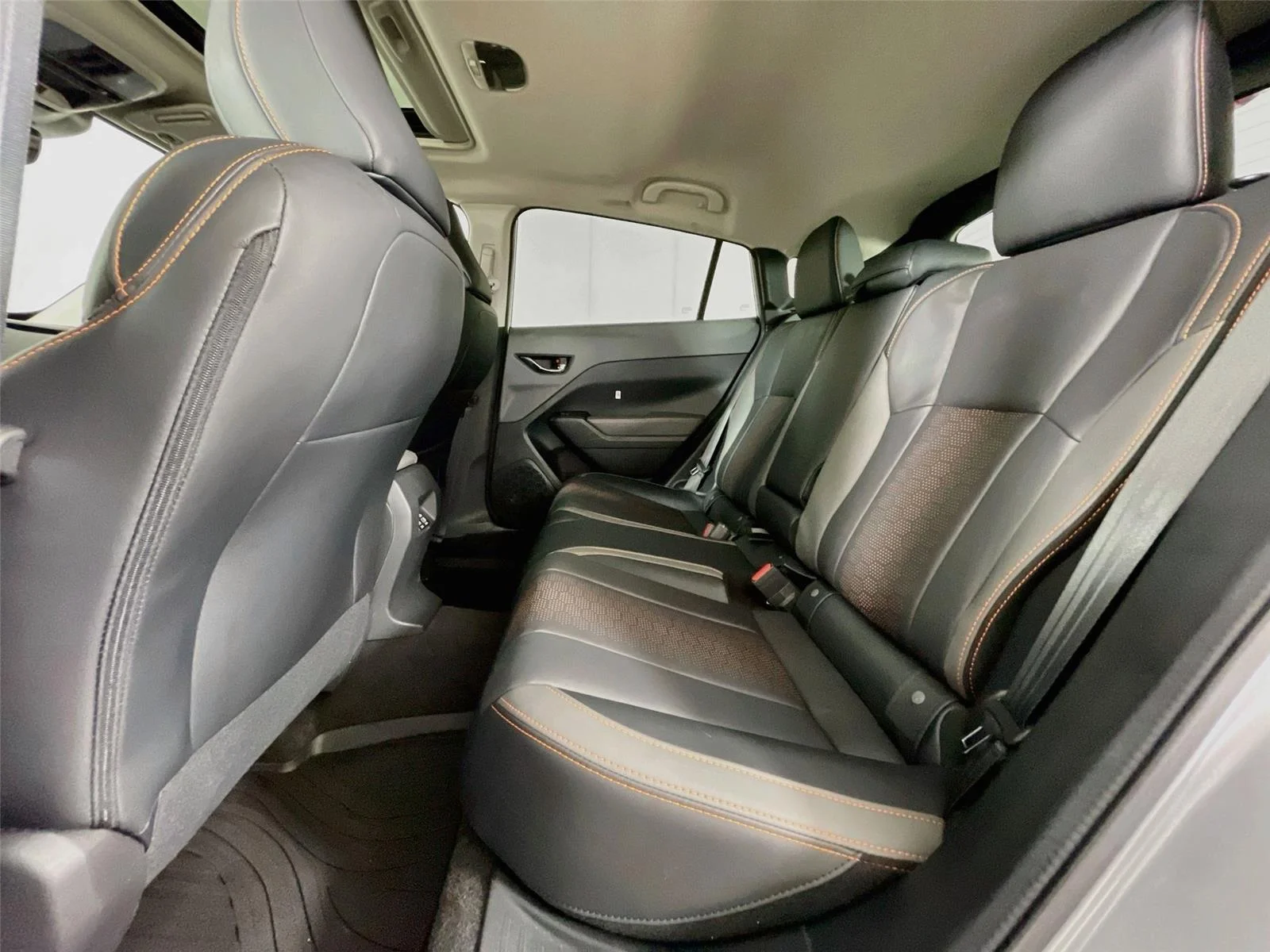 Used 2025 Ice Silver Metallic Subaru Limited image 28
