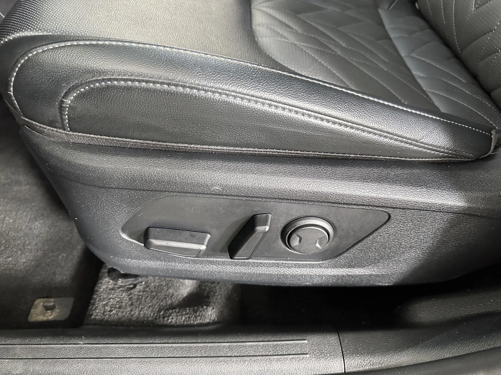 Used 2024 Gravity Gray Kia X-Line image 28