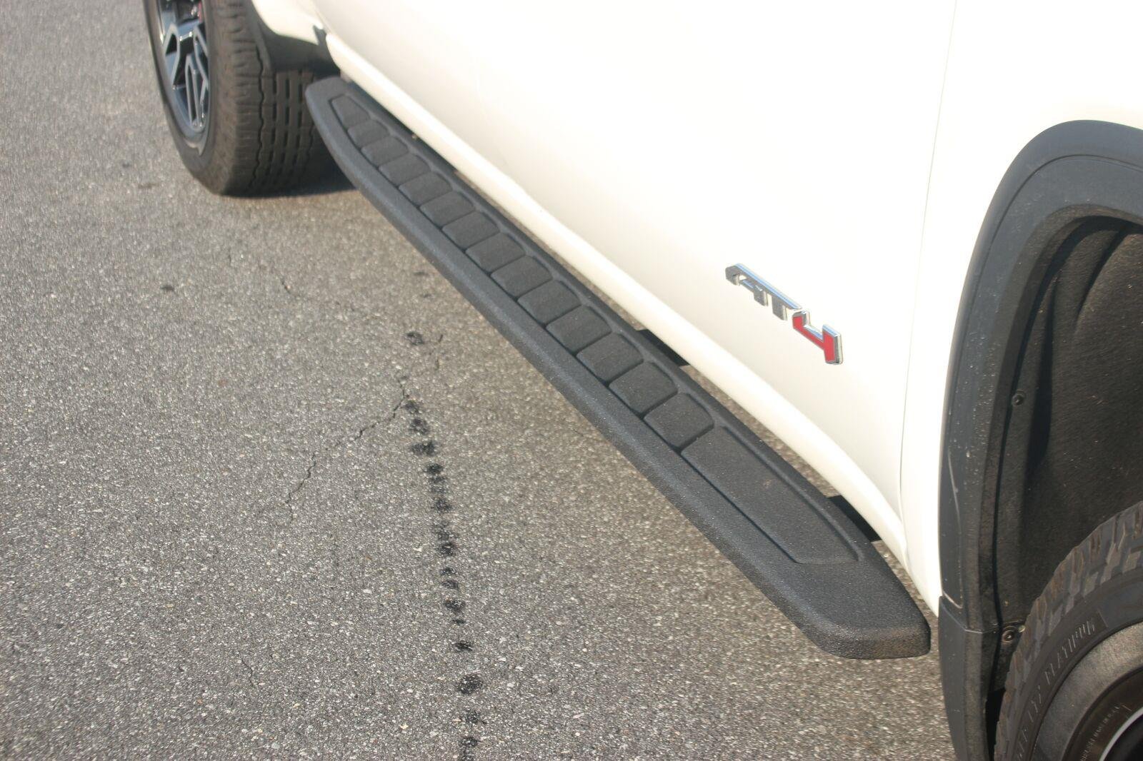 Used 2026 Summit White GMC AT4 image 10