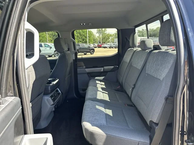 Used 2022 Black Ford XLT image 25