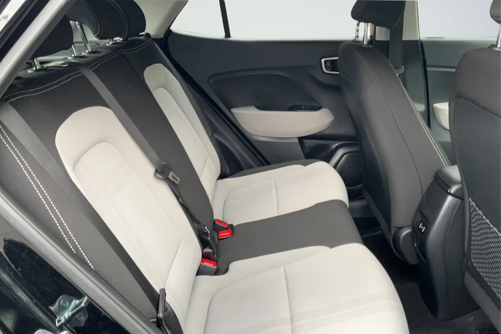 2025 Hyundai Venue SEL - Photo 24