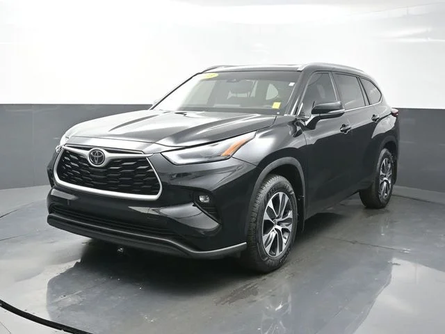 Used 2023 Black Toyota XLE image 3