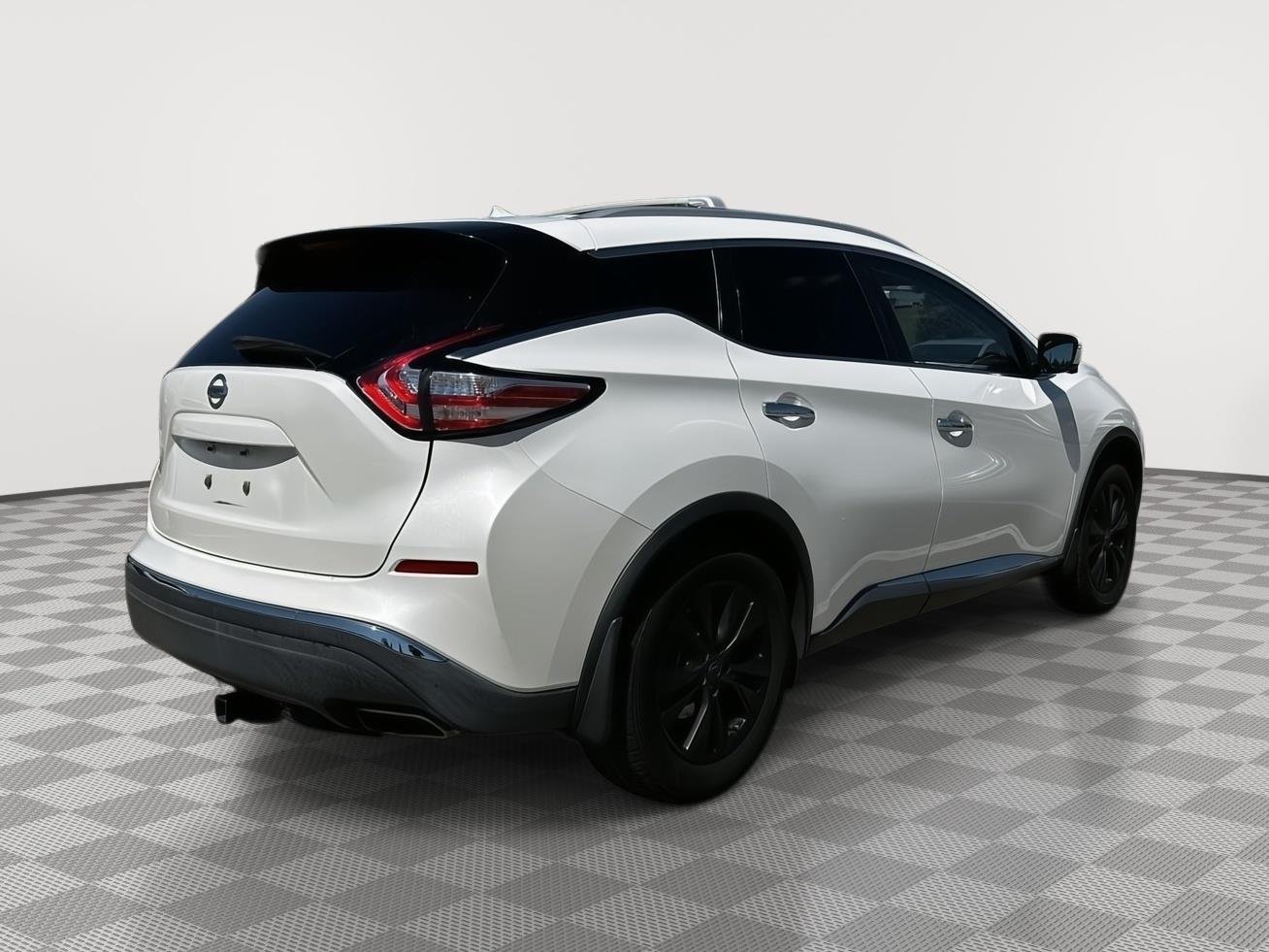 Used 2016 Pearl White Nissan SL image 6