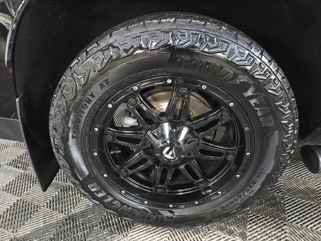 Used 2021 Black Chevrolet Z71 image 17