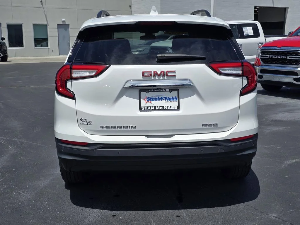 Used 2023 Summit White GMC SLE image 6