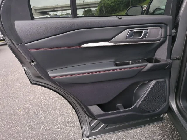 Used 2025 Gray Ford ST-Line image 29