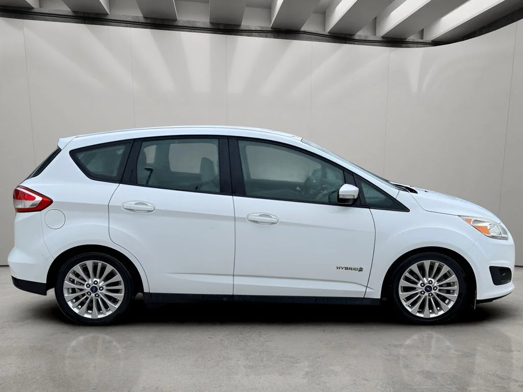 Used 2018 White Gold Metallic Ford SE image 7