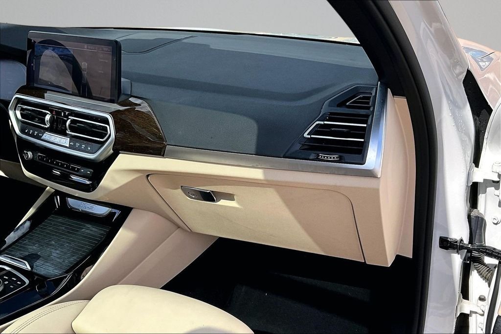 Used 2022 White BMW sDrive30i image 14