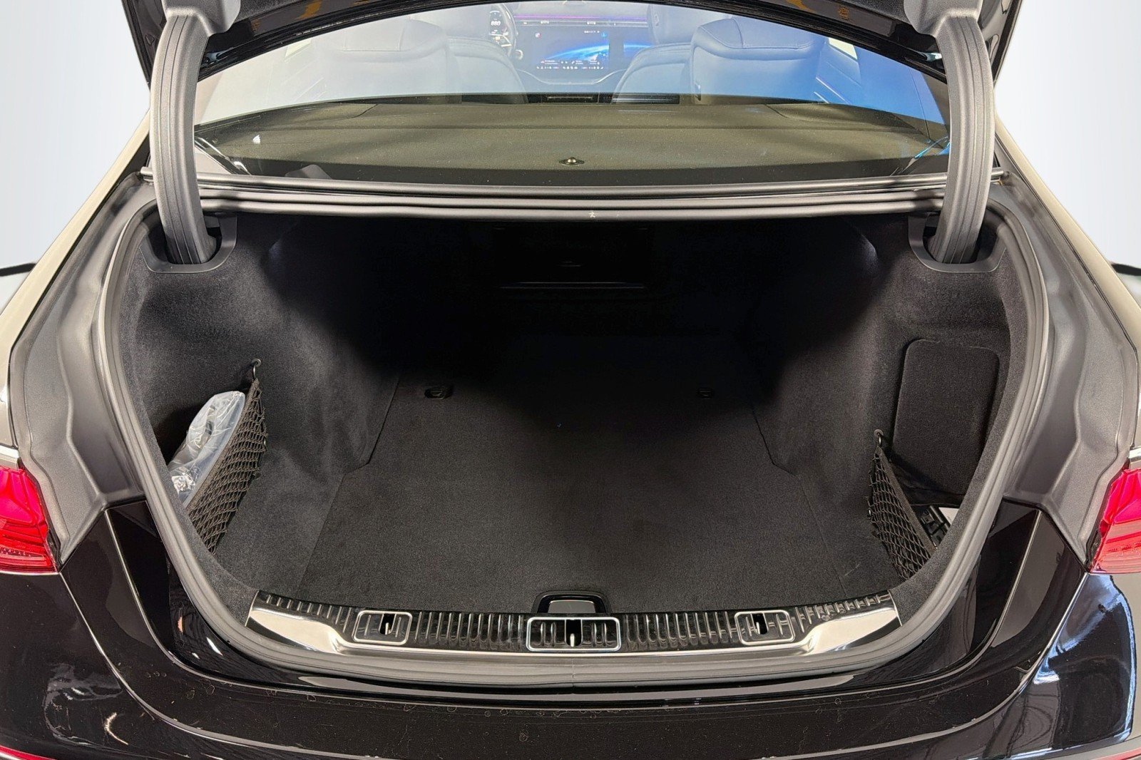 New 2027 Obsidian Black Metallic Mercedes-Benz S 580 4MATIC® Sedan image 25