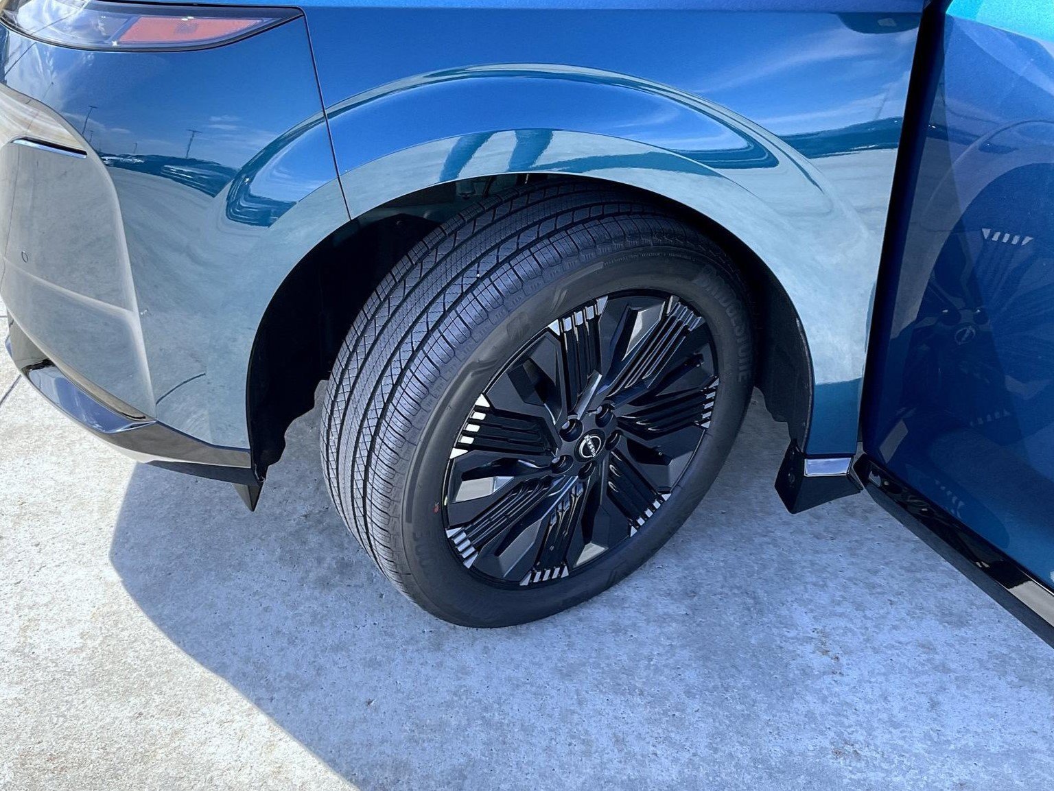 New 2026 Pearl Metallic Nissan Platinum image 24
