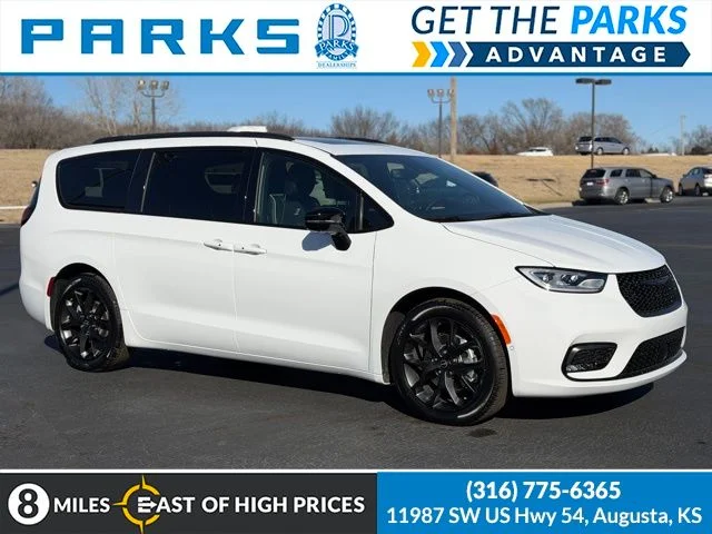 2026 Chrysler Pacifica Limited's photo
