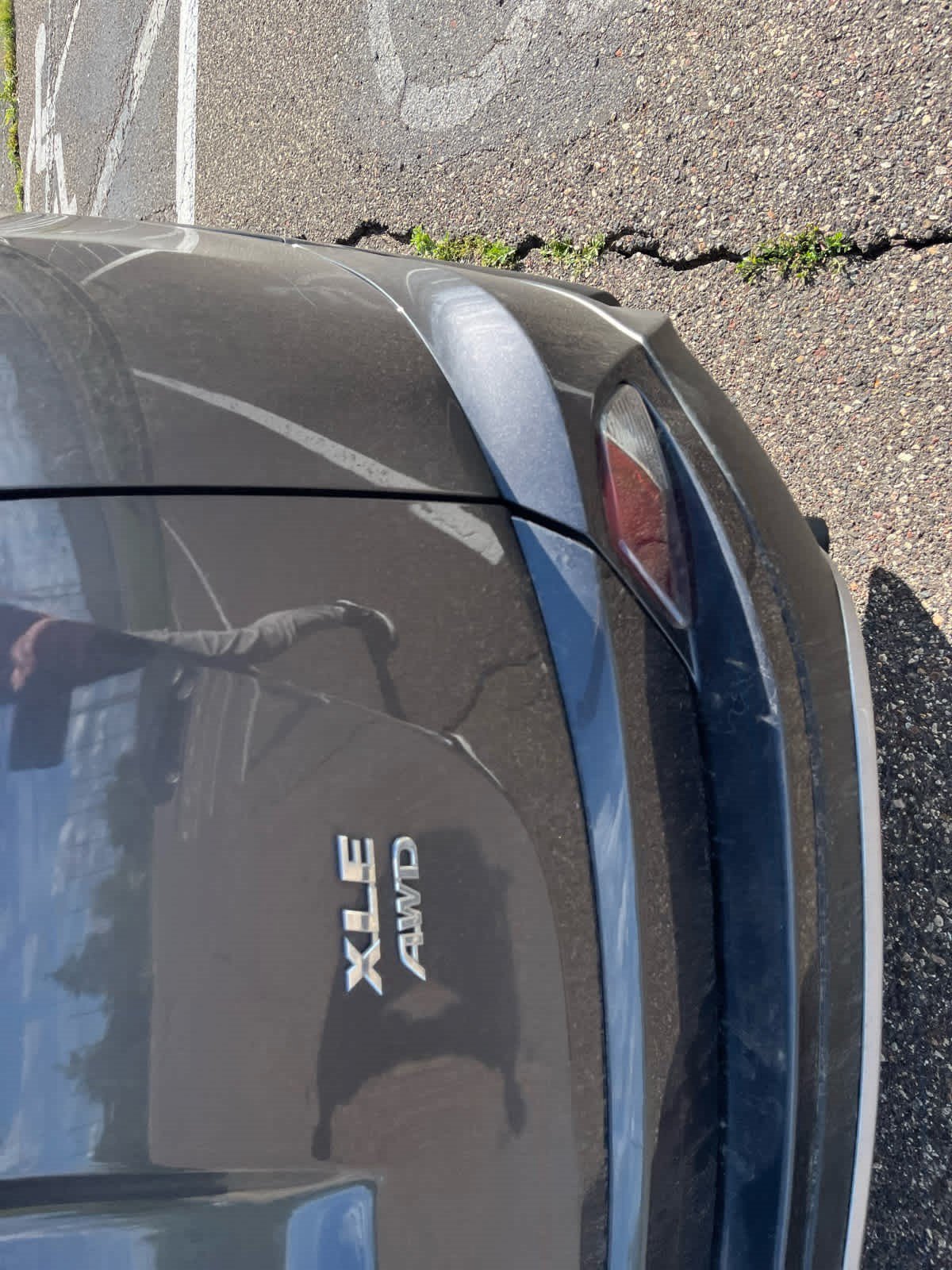 Used 2018 Magnetic Gray Metallic Toyota XLE image 6