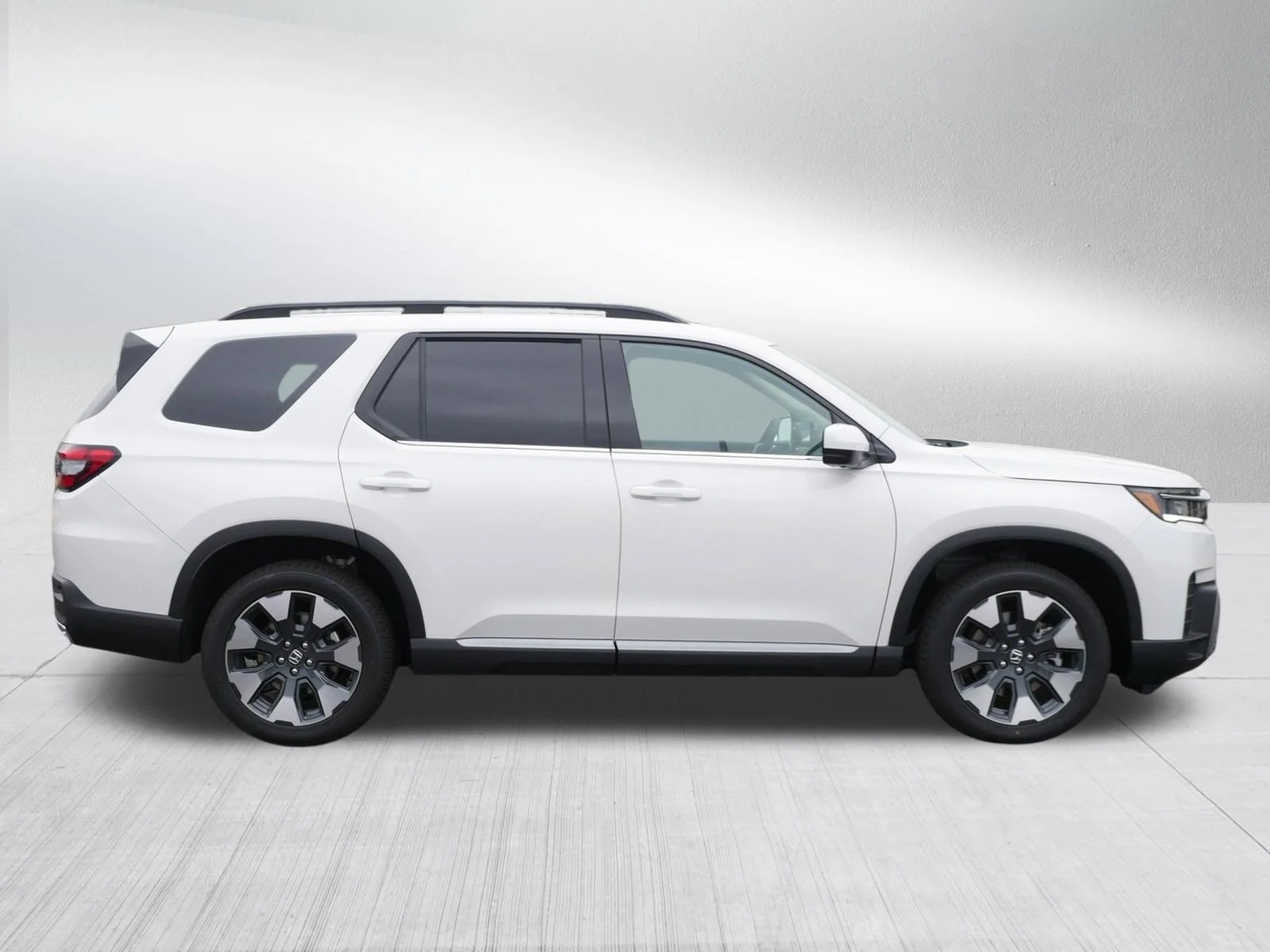 New 2026 Platinum White Pearl Honda Touring image 8